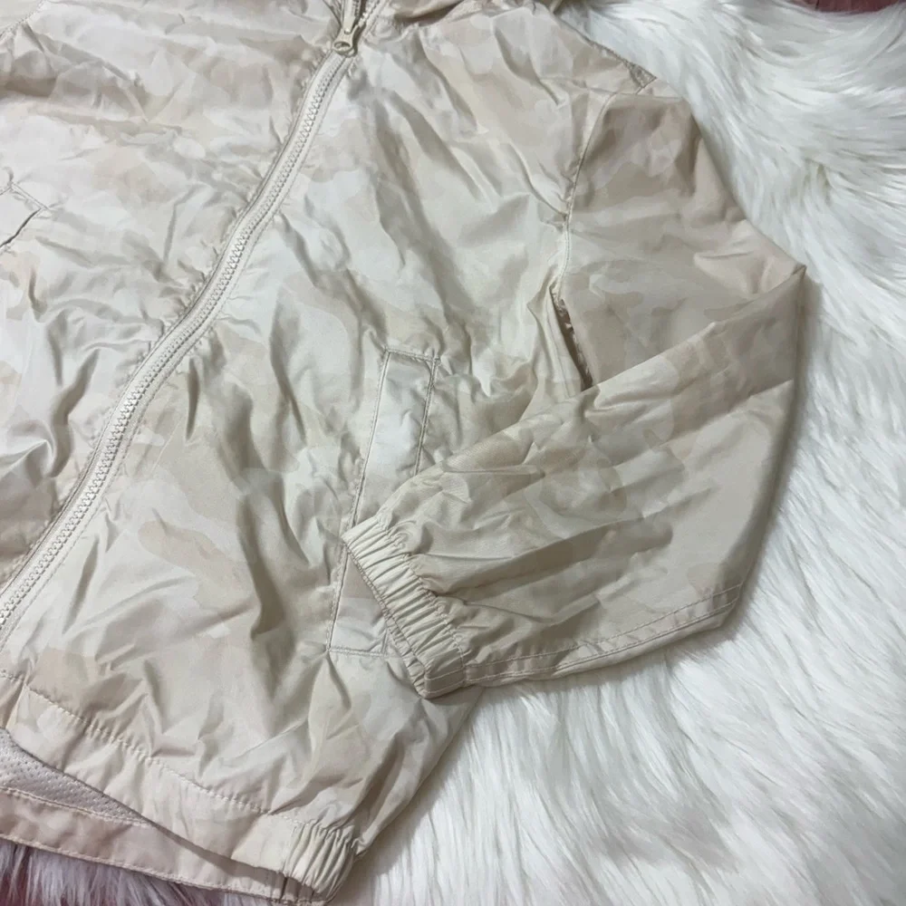GAP Kids Lightweight Hooded Jacket – Size Small (6–7)